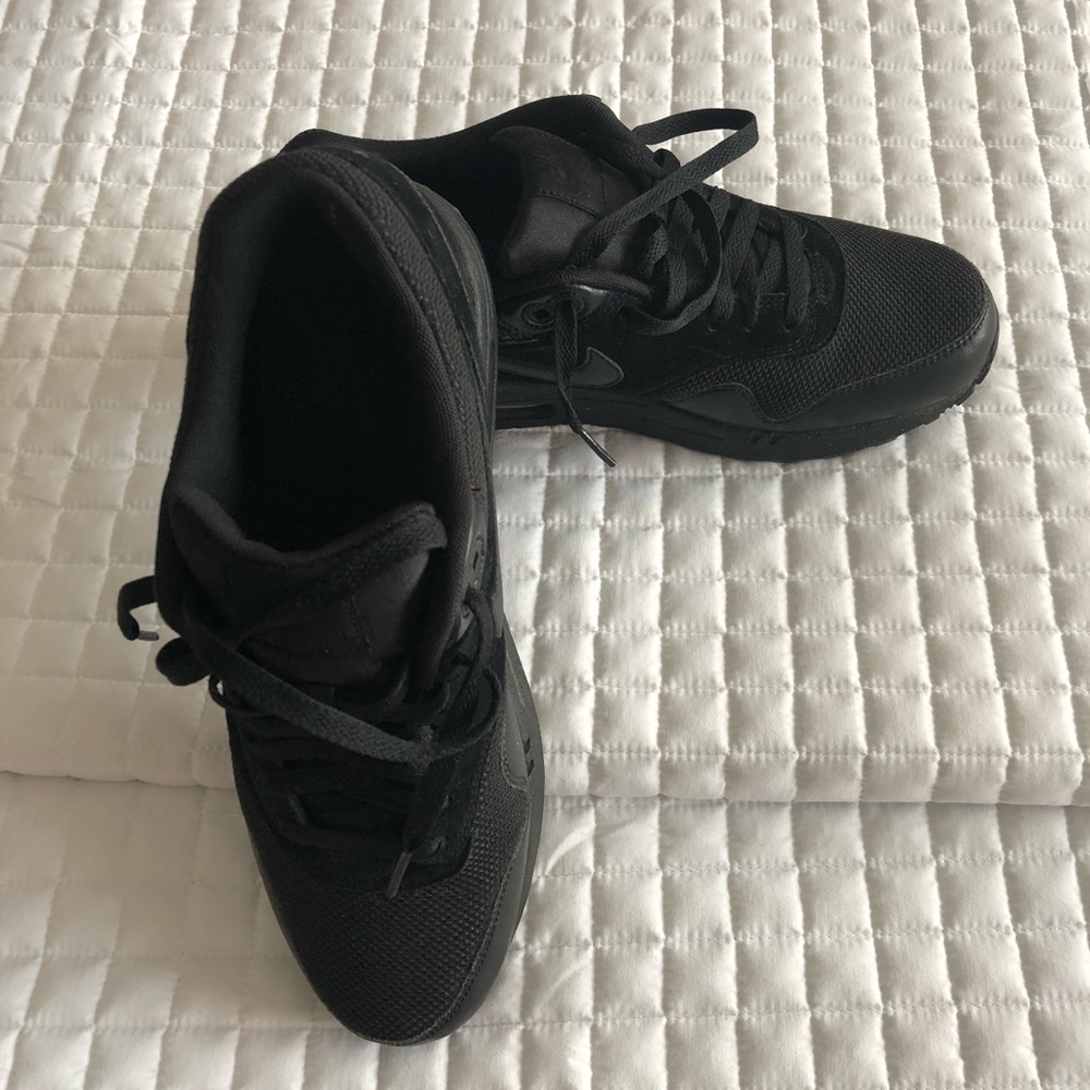 Black Air Max 1 Essential